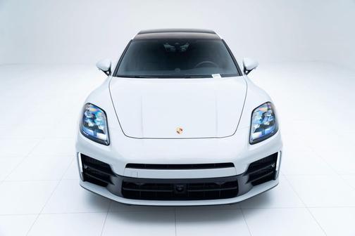 2025 Porsche Panamera 