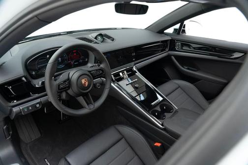 2025 Porsche Panamera 