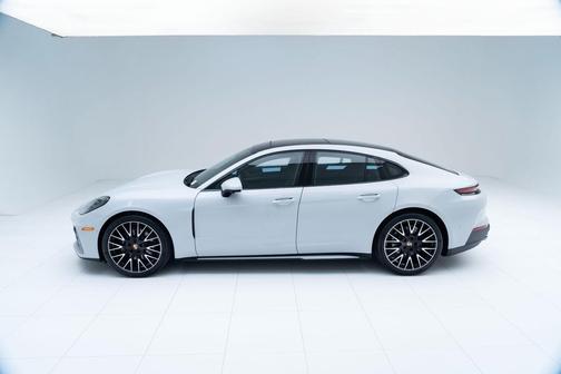 2025 Porsche Panamera 