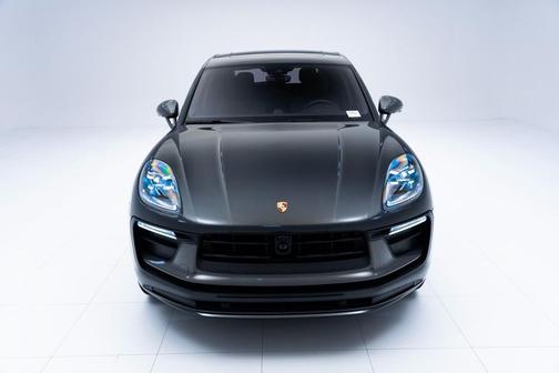 2025 Porsche Macan T