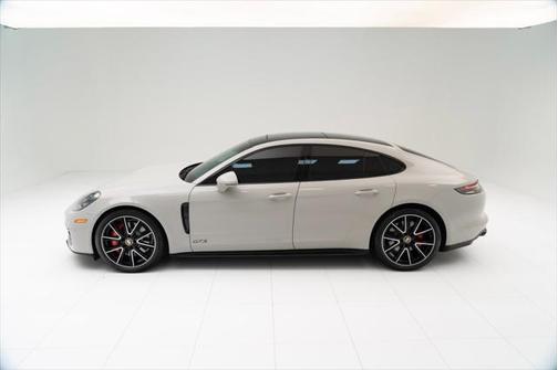 2022 Porsche Panamera GTS