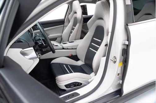 2022 Porsche Panamera GTS