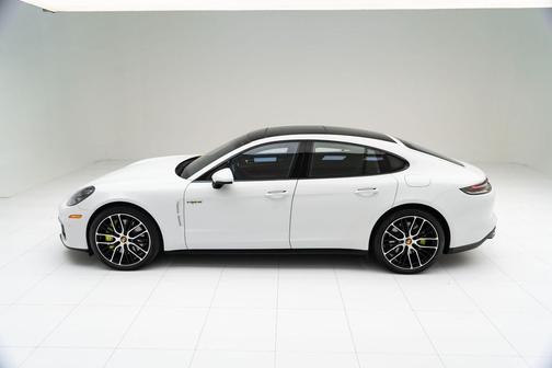 2022 Porsche Panamera 4 Platinum Edition
