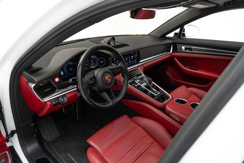2022 Porsche Panamera 4 Platinum Edition