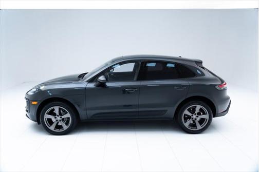 2022 Porsche Macan Base