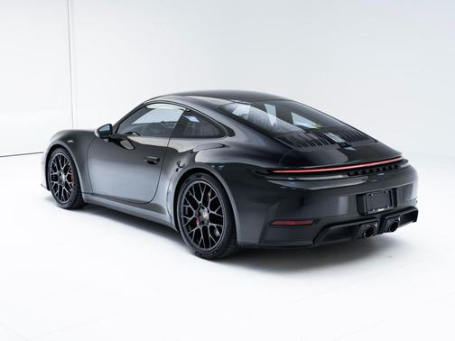 2026 Porsche 911 Carrera 4 GTS