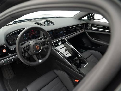 2026 Porsche Panamera 4
