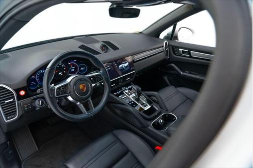2023 Porsche Cayenne Platinum Edition
