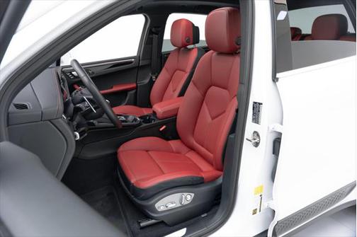 2022 Porsche Macan Base