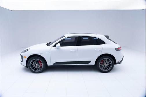 2022 Porsche Macan Base