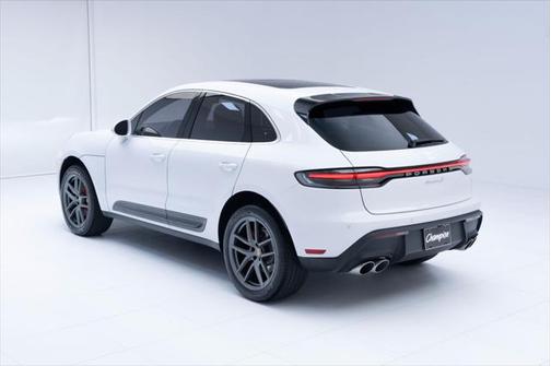 2022 Porsche Macan Base