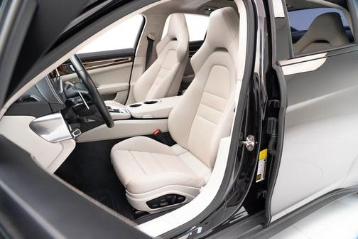 2022 Porsche Panamera Turbo S