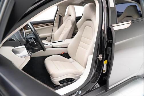 2022 Porsche Panamera Turbo S