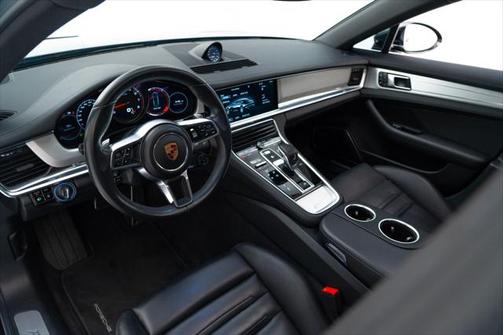2017 Porsche Panamera 4S