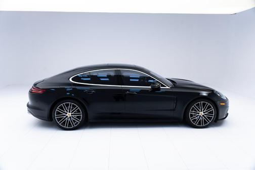 2018 Porsche Panamera Base