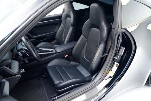 2022 Porsche 911 Carrera