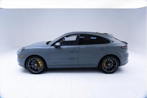 2025 Porsche Cayenne GTS