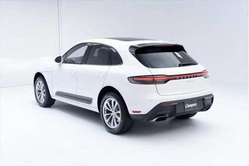 2022 Porsche Macan Base