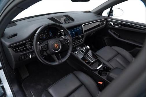 2022 Porsche Macan Base