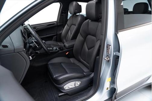 2022 Porsche Macan Base