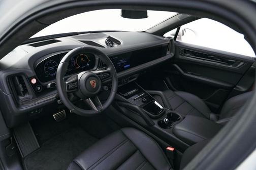 2025 Porsche Cayenne GTS