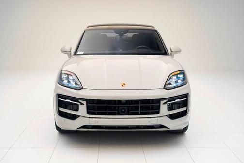 2025 Porsche Cayenne GTS