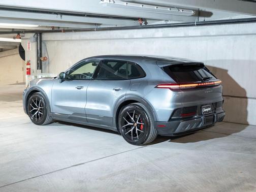 Vanadium Grey Metallic 2026 Porsche Cayenne S