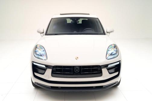 2023 Porsche Macan T