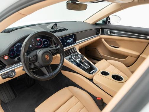 2023 Porsche Panamera Platinum Edition