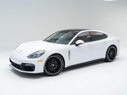 2023 Porsche Panamera Platinum Edition