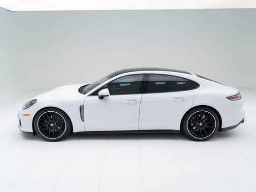 2023 Porsche Panamera Platinum Edition