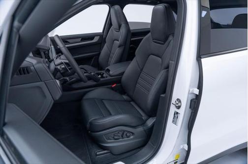 2025 Porsche Cayenne Base