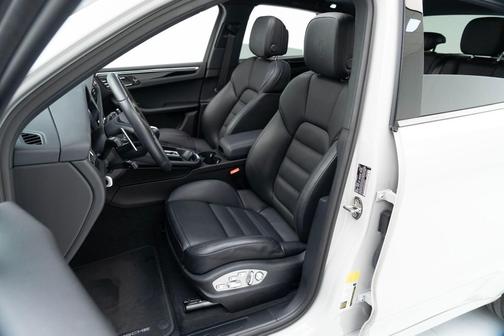 2025 Porsche Macan T