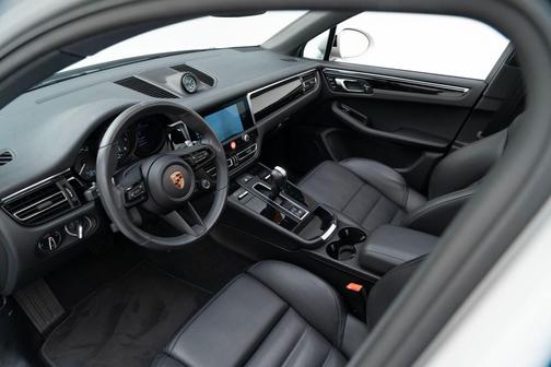 2025 Porsche Macan T