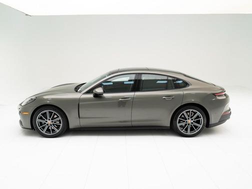 2026 Porsche Panamera 4