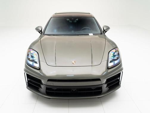 2026 Porsche Panamera 4