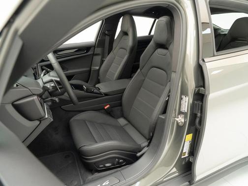 2026 Porsche Panamera 4