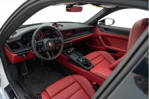 2024 Porsche 911 Carrera 4 GTS