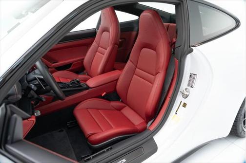 2024 Porsche 911 Carrera 4 GTS