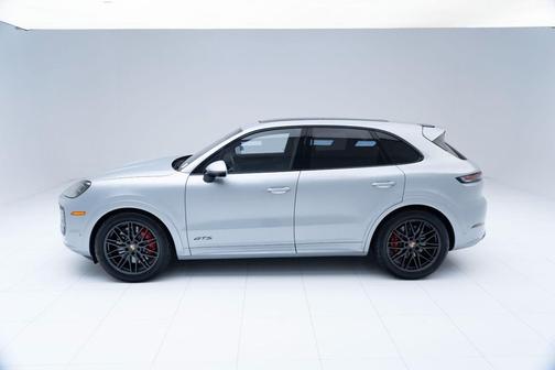 2025 Porsche Cayenne GTS