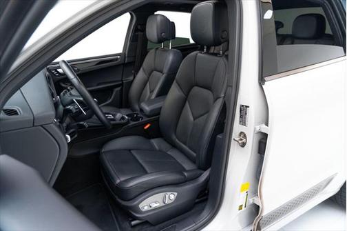 2022 Porsche Macan Base