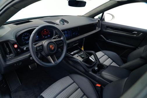 2025 Porsche Cayenne GTS