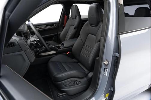 2025 Porsche Cayenne E-Hybrid S