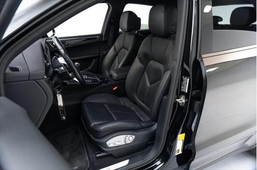 2021 Porsche Macan Base