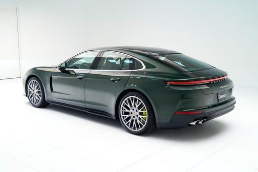 2026 Porsche Panamera 4