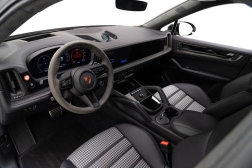 2025 Porsche Cayenne GTS