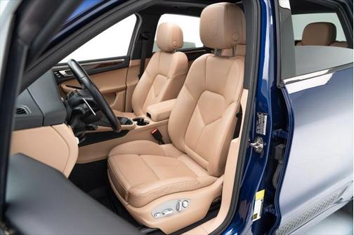 2023 Porsche Macan Base