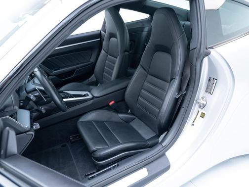 2021 Porsche 911 Carrera