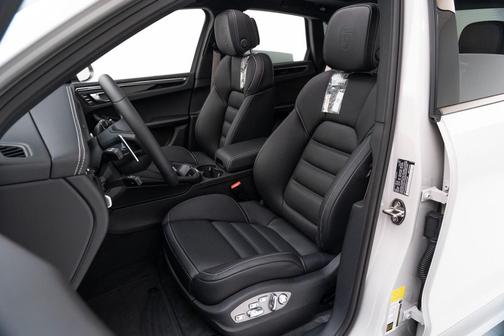 2025 Porsche Macan T