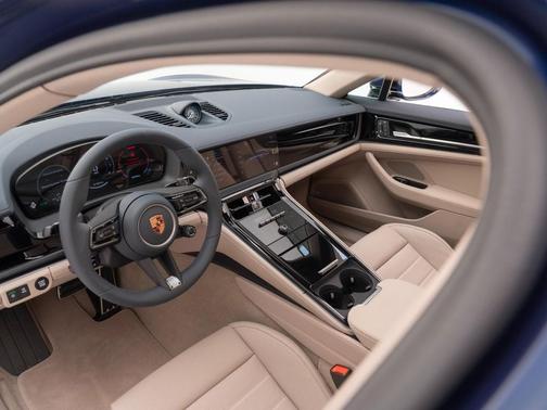 2026 Porsche Panamera 4